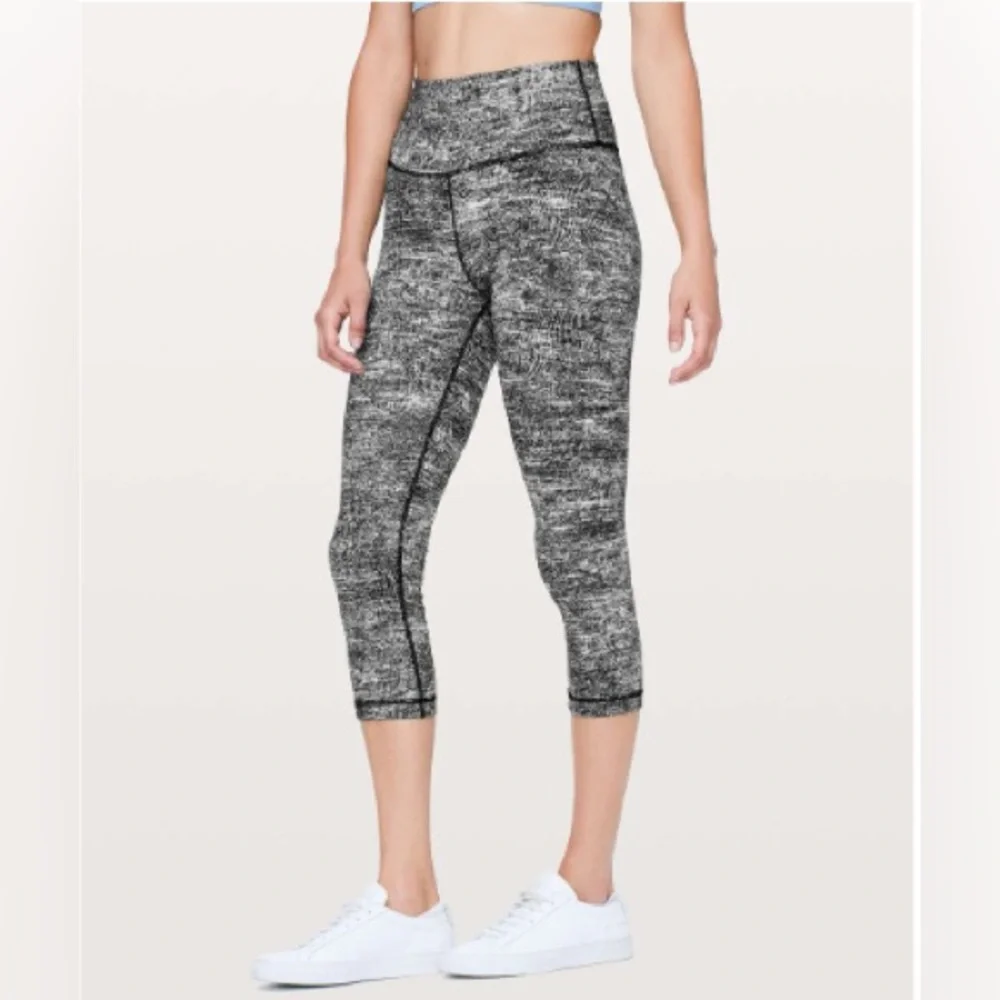 Lululemon Wunder Under Crop (Hi-Rise) *21" Rush Jacquard Black White - Picture 2 of 4